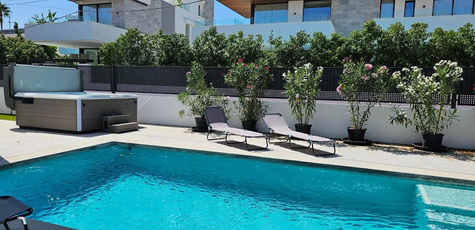 6 Bedrooms New Luxury Villa With Private Pool And Jacuzzi Μαρμπέλλα