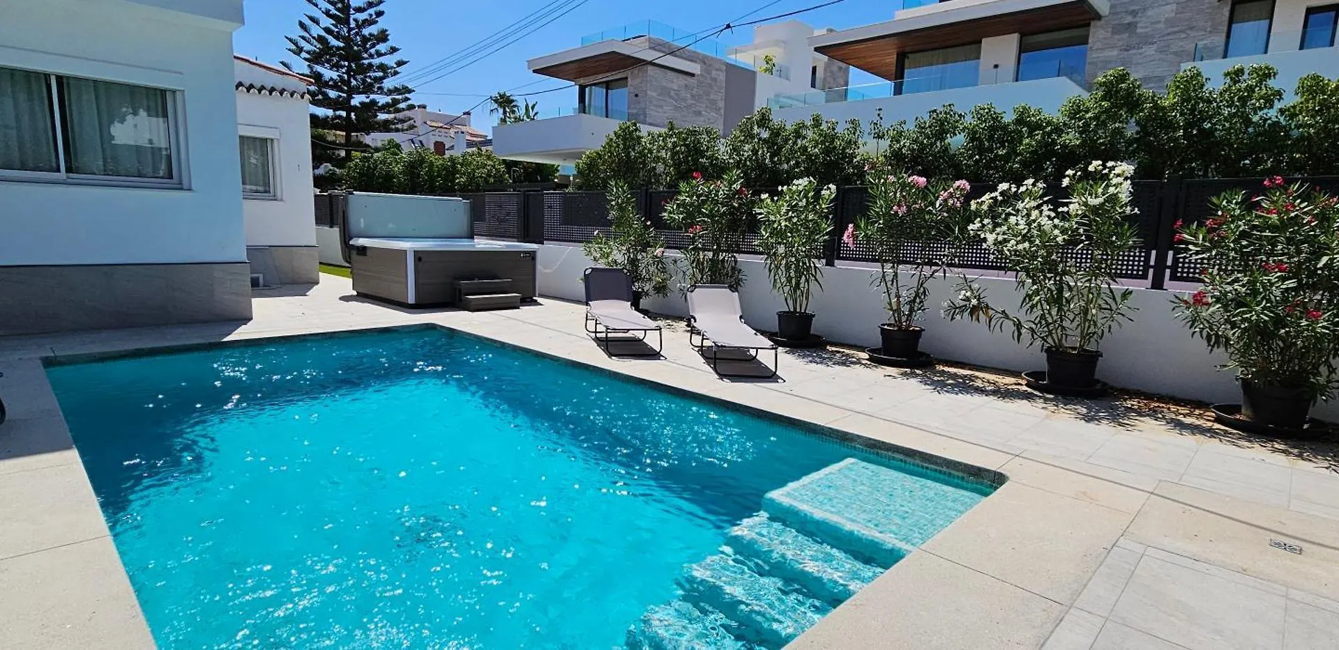 6 Bedrooms New Luxury Villa With Private Pool And Jacuzzi Μαρμπέλλα